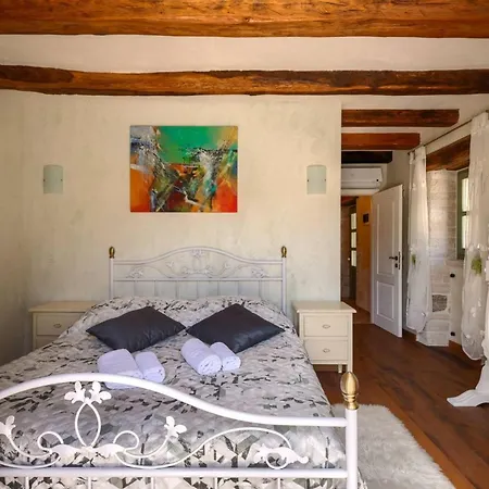 Rustic Zvonar With Pool In Motovun