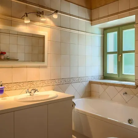 Rustic Zvonar With Pool In Motovun Rakotule