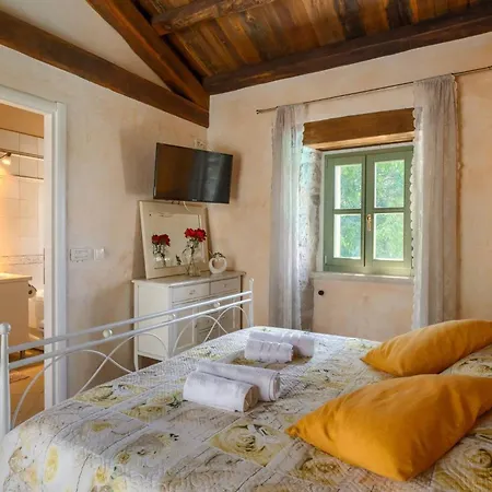 Rustic Zvonar With Pool In Motovun Rakotule