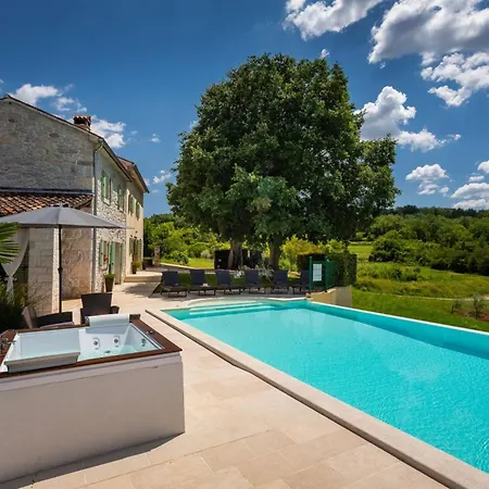 Rustic Zvonar With Pool In Motovun Rakotule