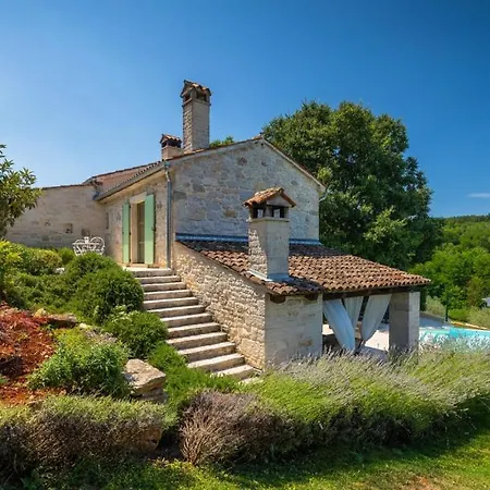 Villa Rustic Zvonar With Pool In Motovun