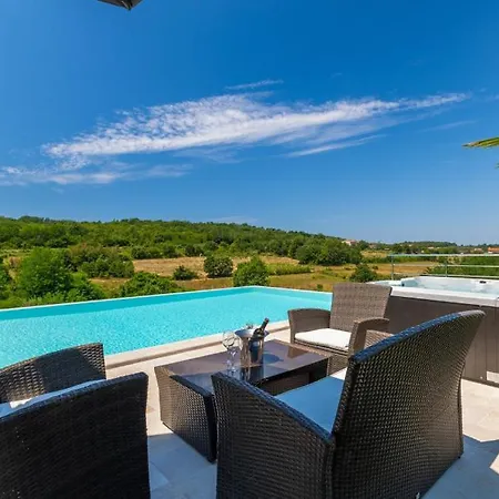 Rustic Zvonar With Pool In Motovun Villa Rakotule