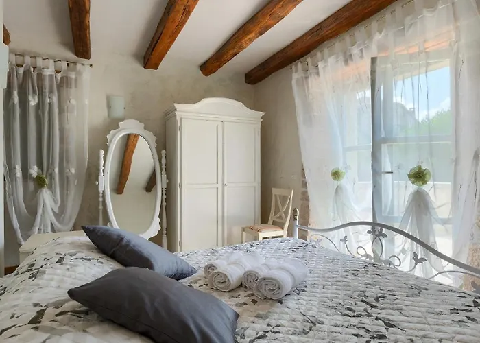 Rustic Zvonar With Pool In Motovun