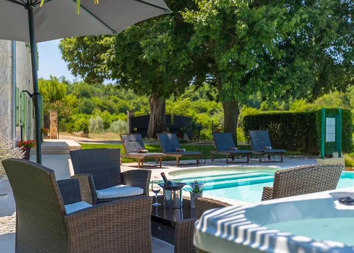 Rustic Zvonar With Pool In Motovun