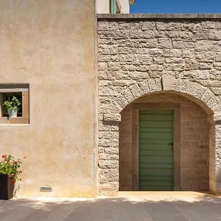 Villa Rustic Zvonar With Pool In Motovun Rakotule