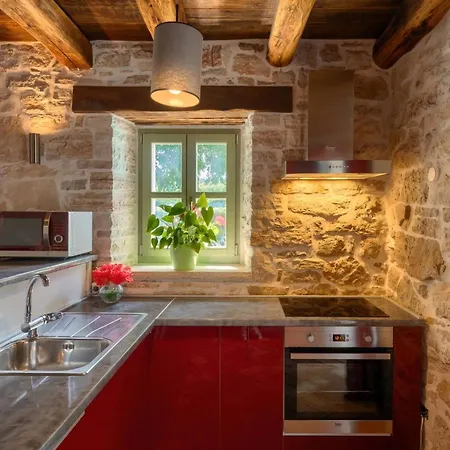 Villa Rustic Zvonar With Pool In Motovun *