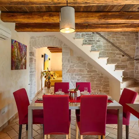 Rustic Zvonar With Pool In Motovun Villa