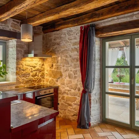 Rustic Zvonar With Pool In Motovun Villa