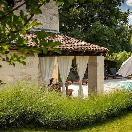 Villa Rustic Zvonar With Pool In Motovun