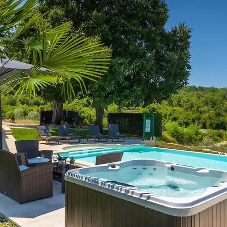 ヴィラ Rustic Zvonar With Pool In Motovun Rakotule