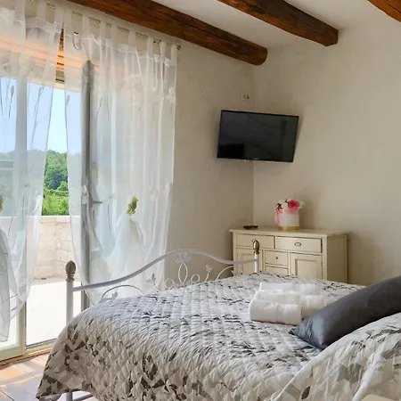 Villa Rustic Zvonar With Pool In Motovun *