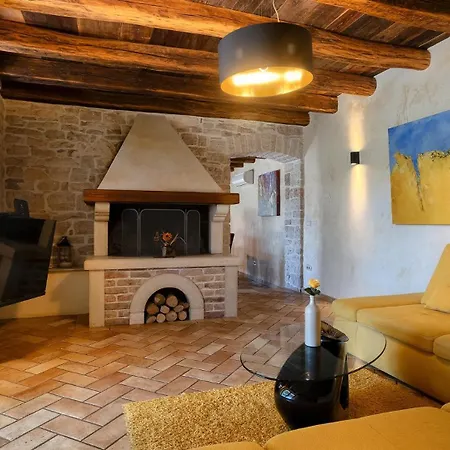 Rustic Zvonar With Pool In Motovun Villa