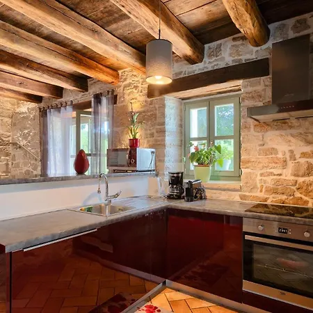 Rustic Zvonar With Pool In Motovun Rakotule