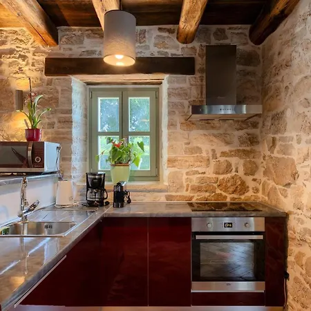 Villa Rustic Zvonar With Pool In Motovun *
