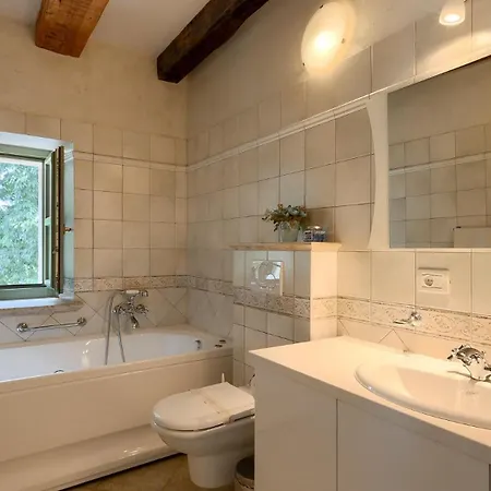 Villa Rustic Zvonar With Pool In Motovun *