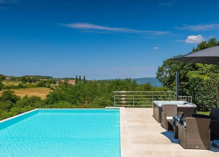 Villa Rustic Zvonar With Pool In Motovun