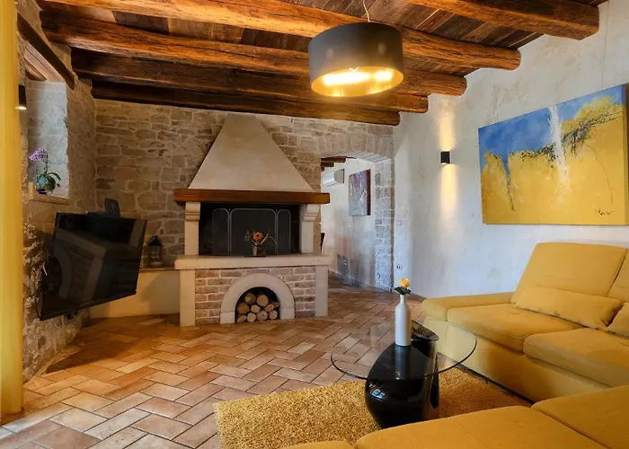 Rustic Zvonar With Pool In Motovun Villa