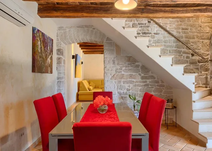 Villa Rustic Zvonar With Pool In Motovun *