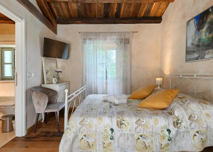 Villa Rustic Zvonar With Pool In Motovun Rakotule