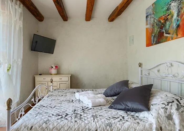 Villa Rustic Zvonar With Pool In Motovun Rakotule